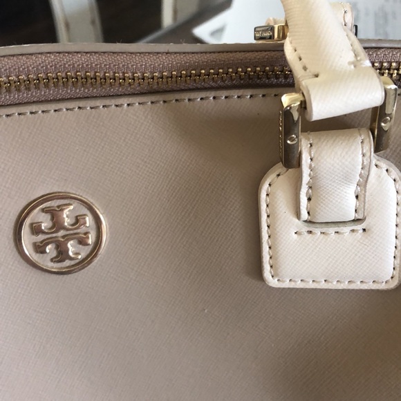 Barely used Tory Burch Robinson satchel bag - Picture 11 of 14